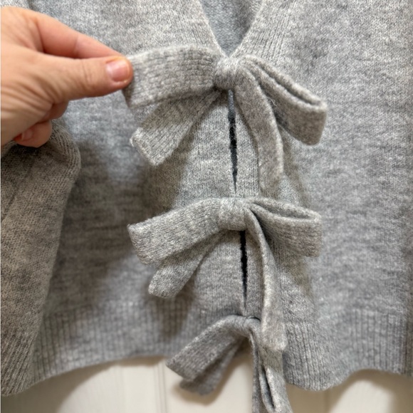 Reversible Gray Bow Sweater - Picture 2 of 8